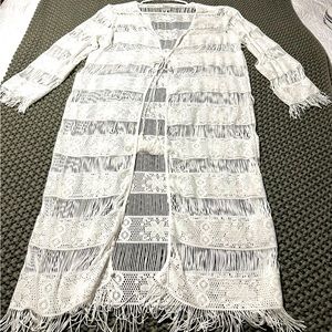 Alexa & Stella XL white pointelle kimono/coverup, fringe, self tie closure.